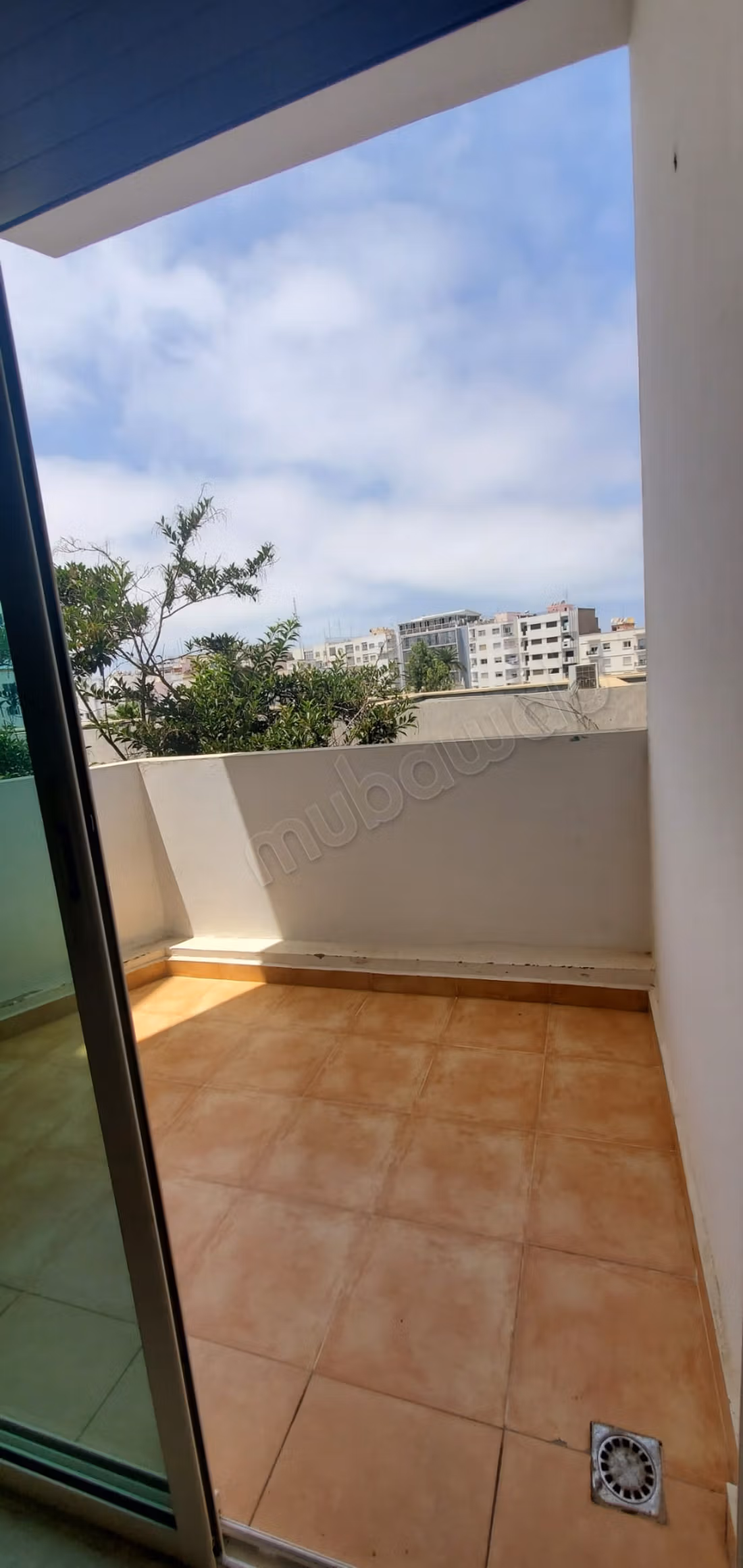 Location d'un appartement à Quartier Administratif. 3 belles chambres. Bien meublé