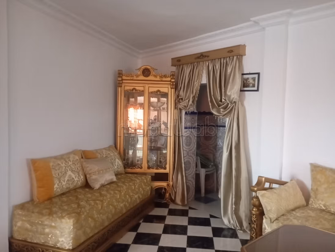 Casa con comercios en venta