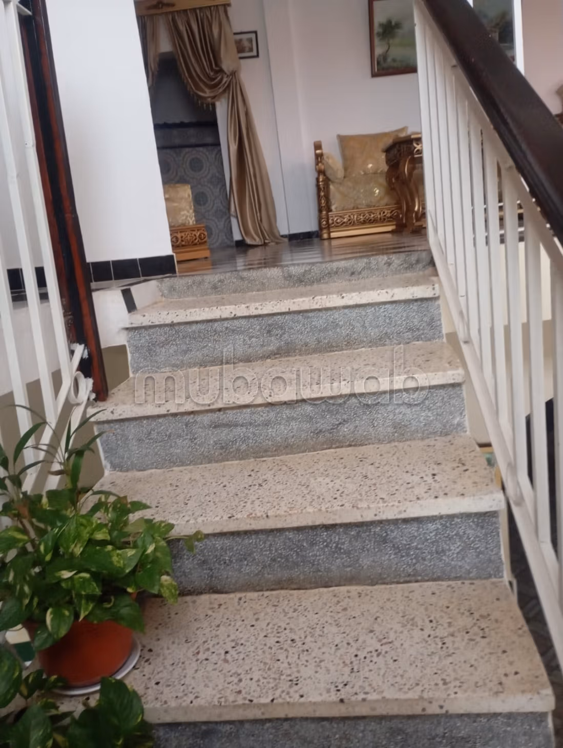 Casa con comercios en venta