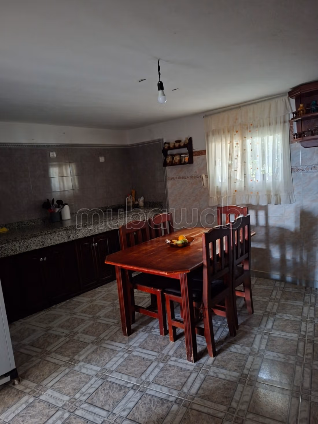 Casa con comercios en venta