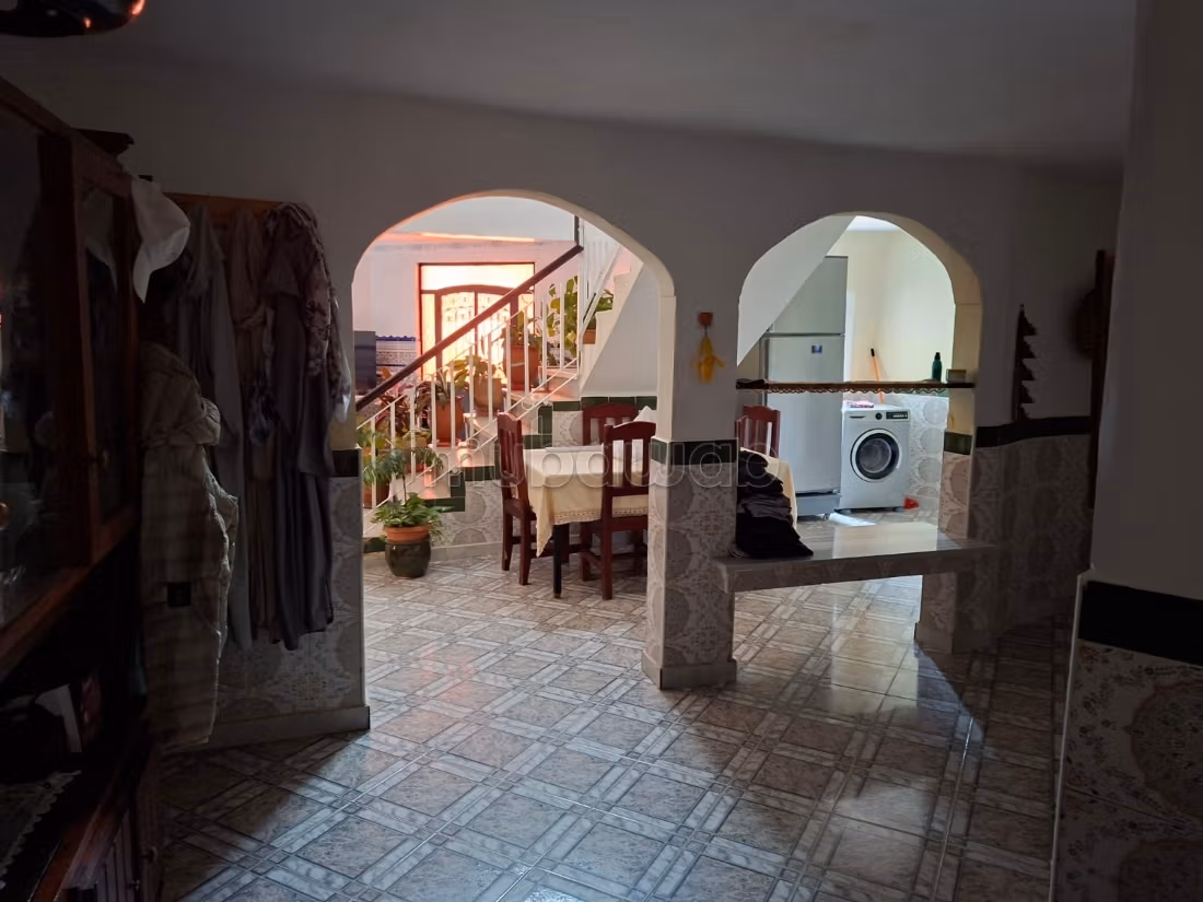Casa con comercios en venta
