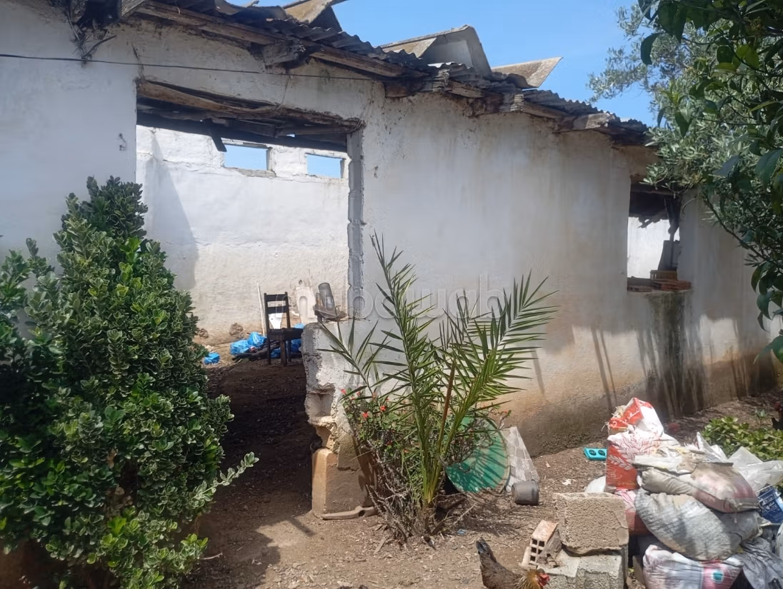 Casa con comercios en venta