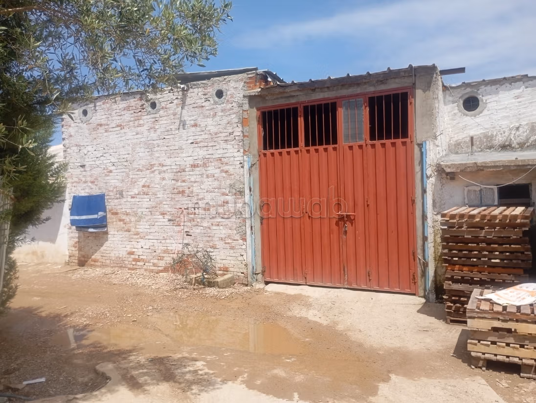 Casa con comercios en venta