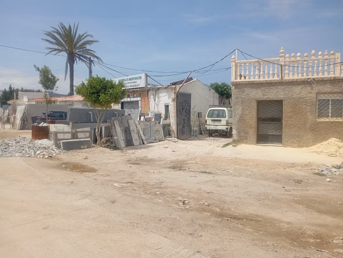 Casa con comercios en venta