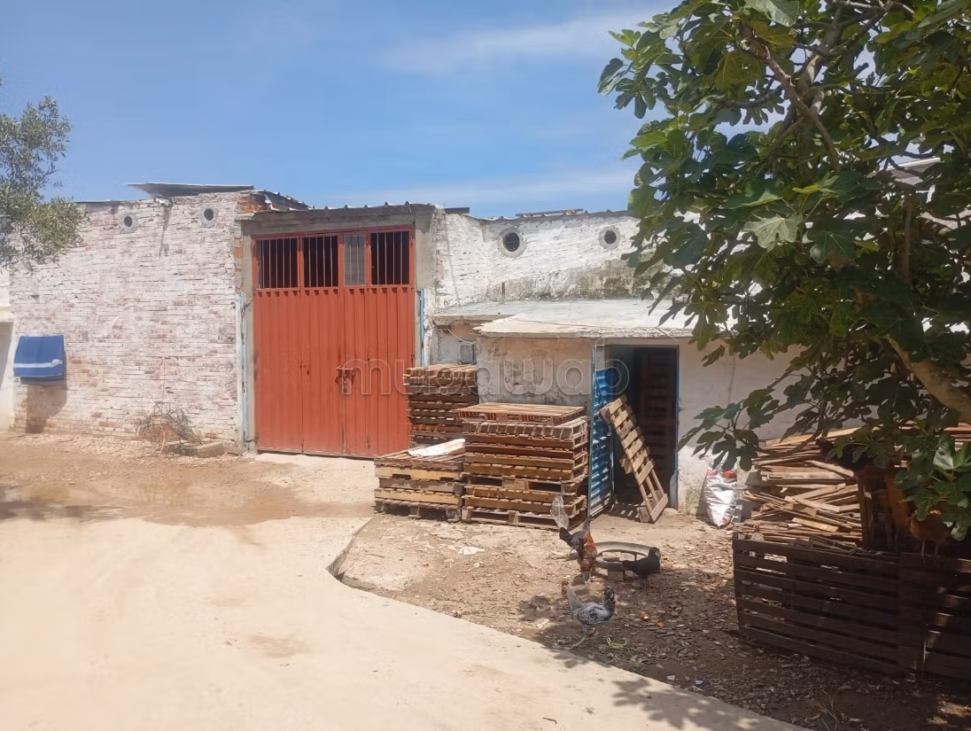Casa con comercios en venta