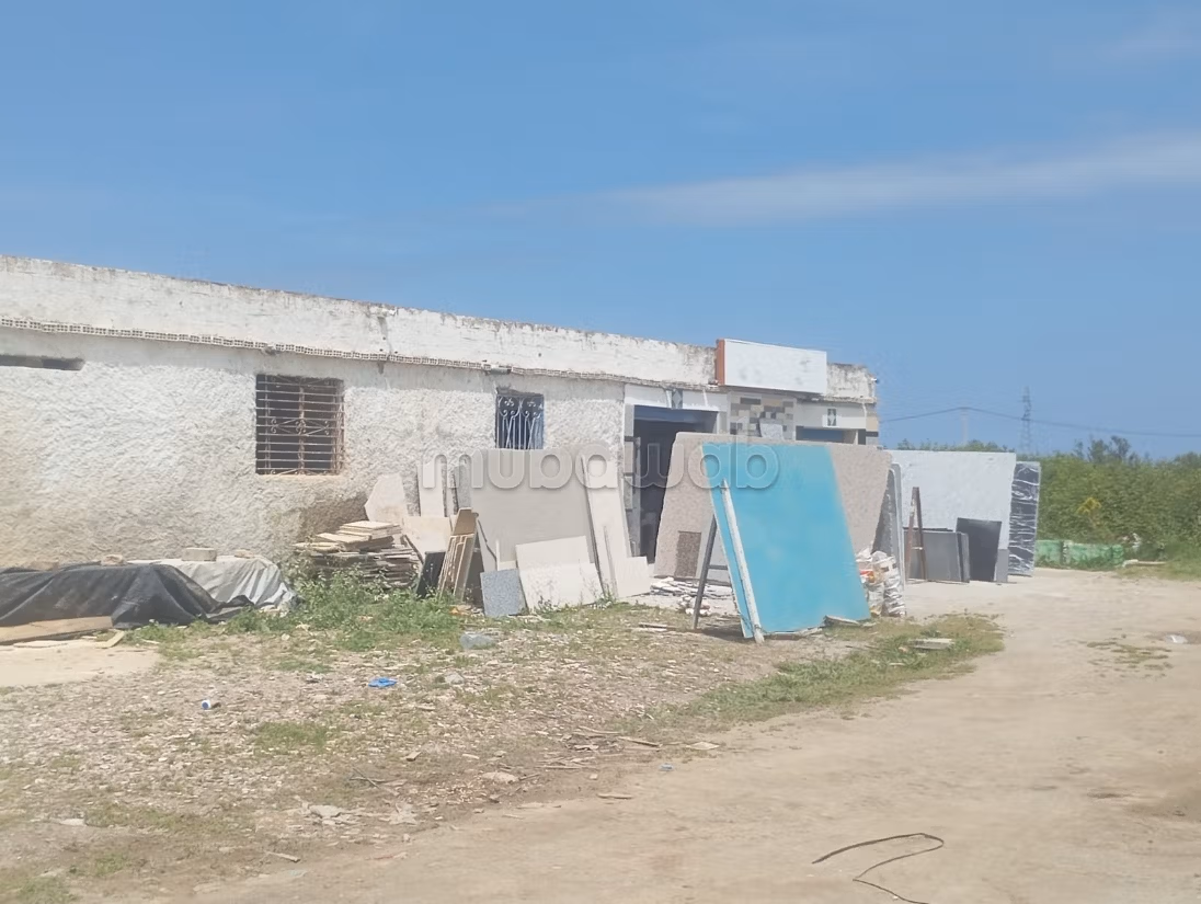 Casa con comercios en venta