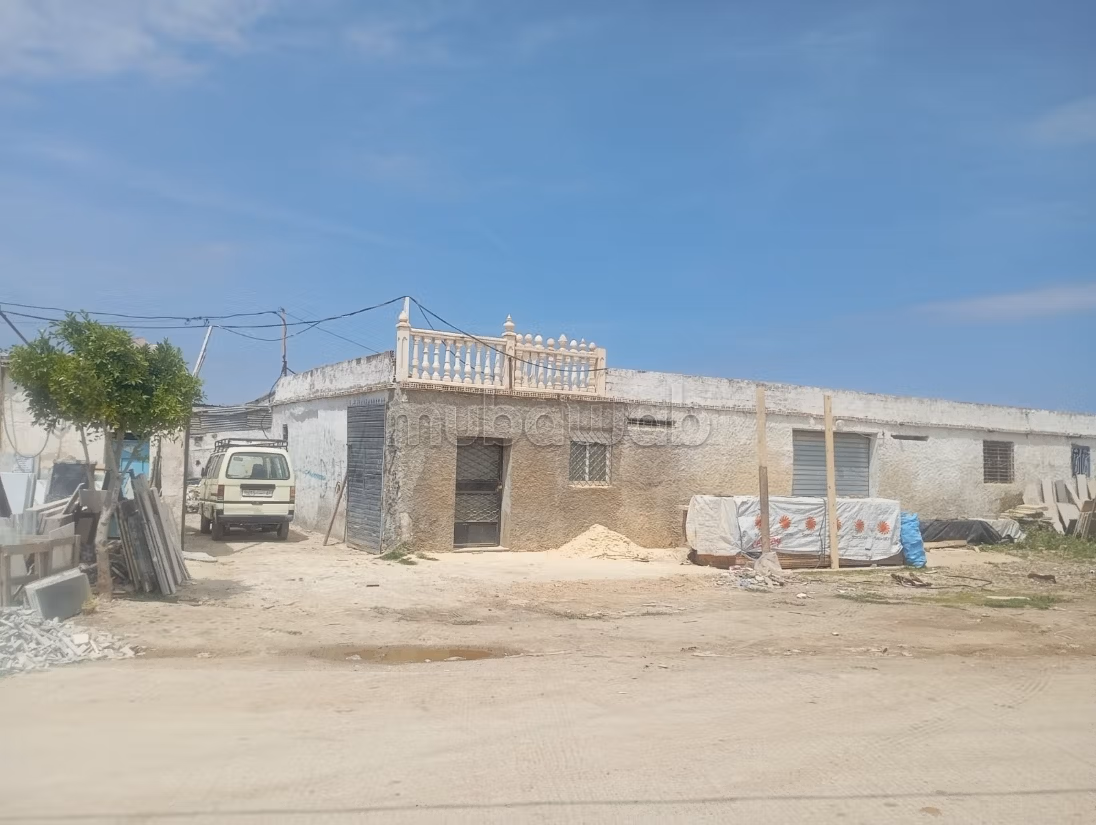 Casa con comercios en venta