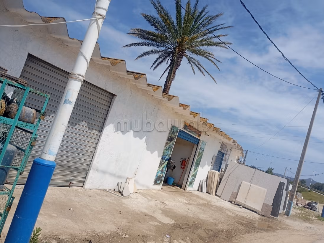 Casa con comercios en venta