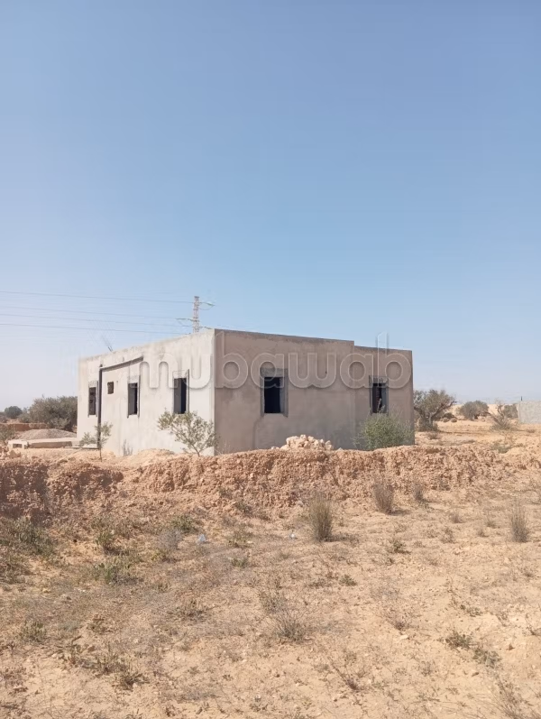 Terreno agricolo con casa incompleta ad Ajim