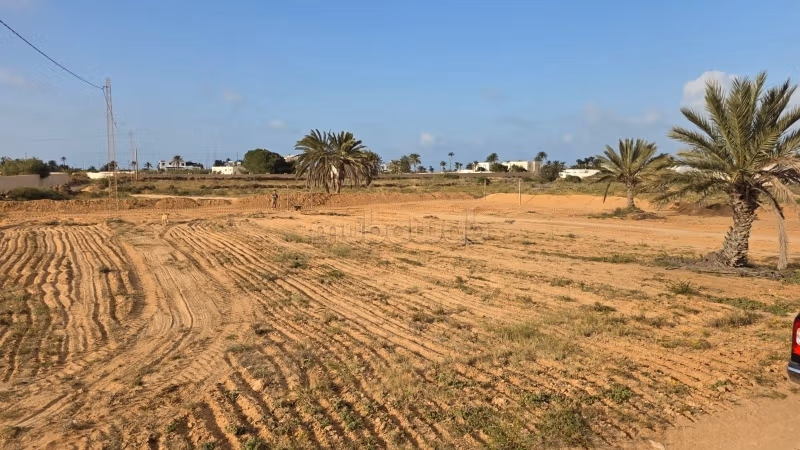 Terreno Intitolato con Permesso di Costruire 1.944 m²