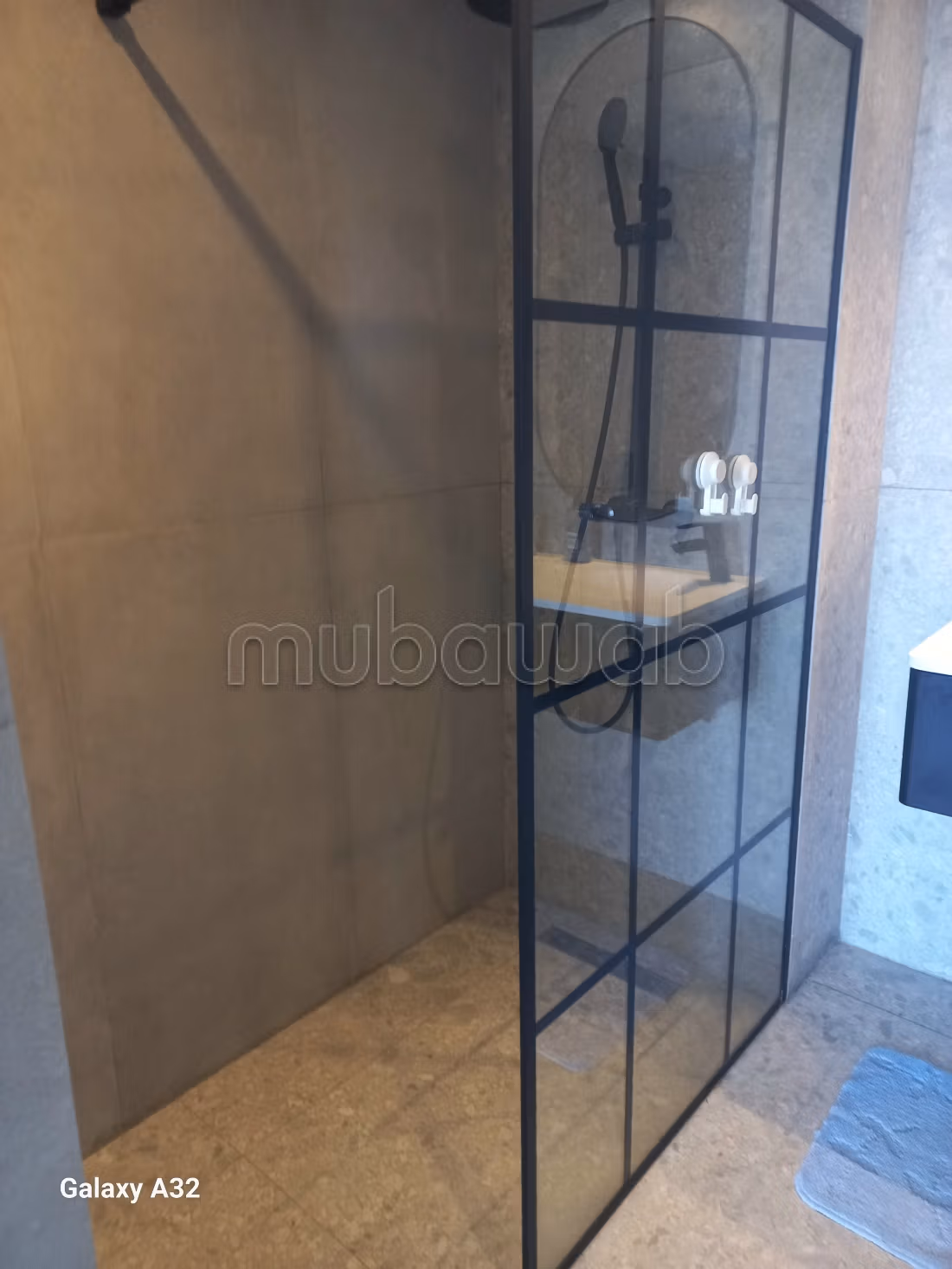 Très bel appartement en location à Oasis.
Surface de 60 m².
Résidence avec concierge, climatisation générale