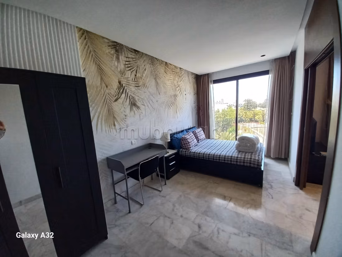 Très bel appartement en location à Oasis.
Surface de 60 m².
Résidence avec concierge, climatisation générale