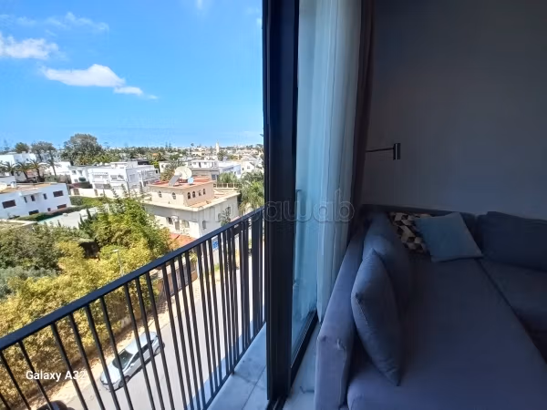 Très bel appartement en location à Oasis.
Surface de 60 m².
Résidence avec concierge, climatisation générale