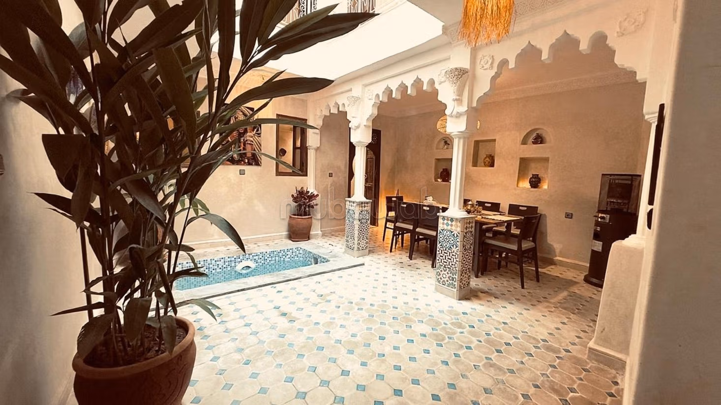 Trouvez votre riad à acheter à Ben Saleh.
Surface totale 200 m².
Climatisation et piscine