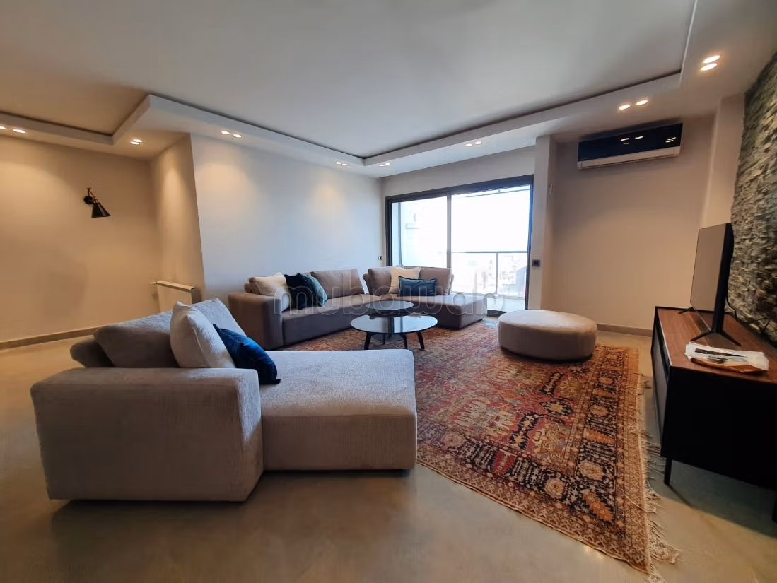 Apt 180m2 semi meuble a louer Bd Zerktouni