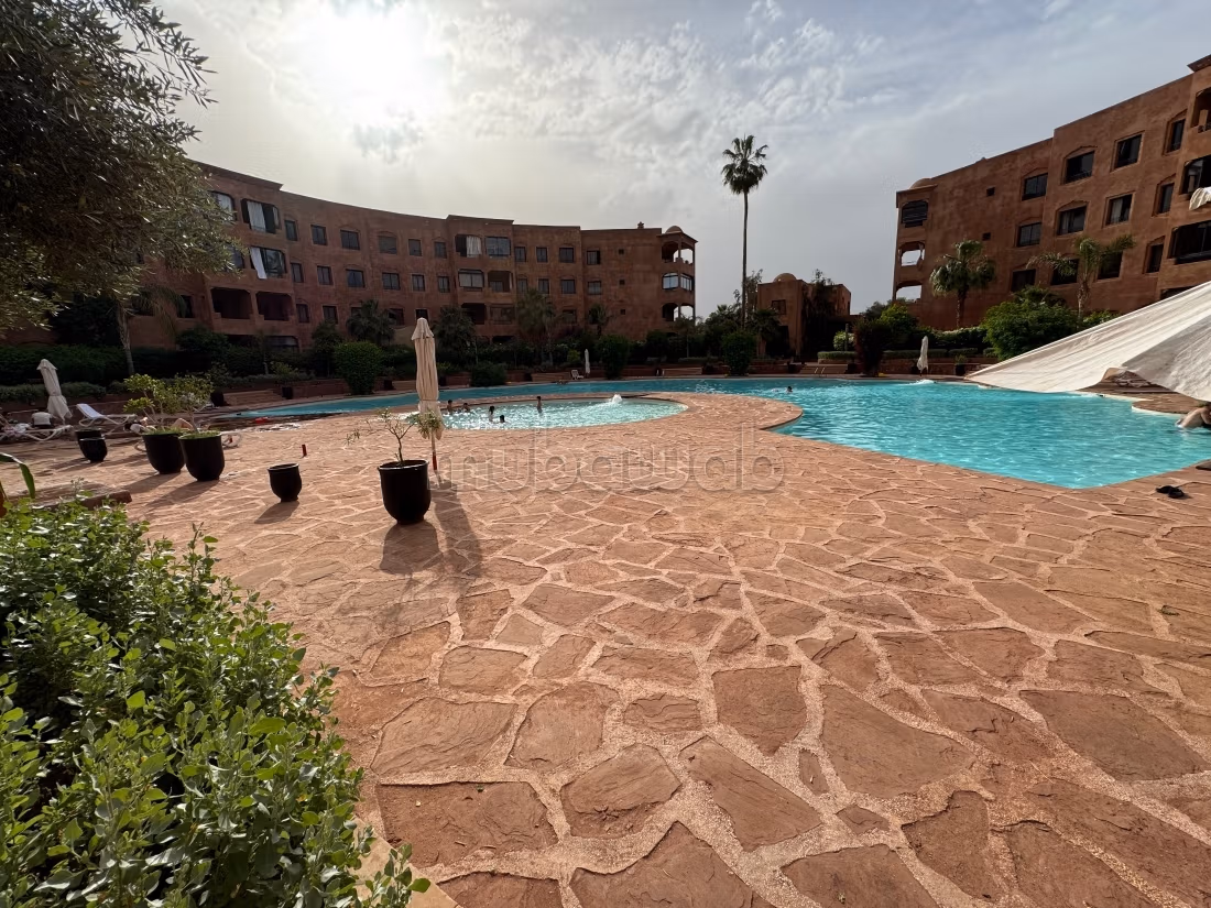 Appartamento con piscina sulla strada per Casa