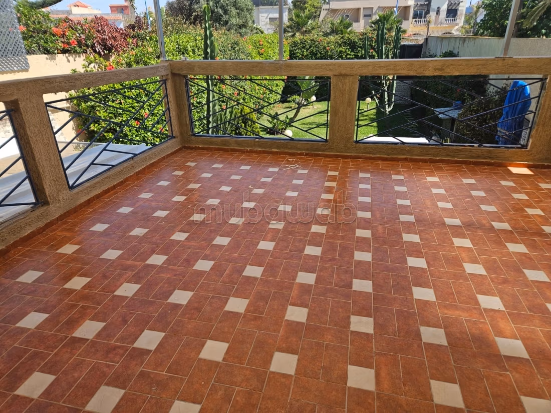 Loue, appartement de 170 m2, quartier residenciel