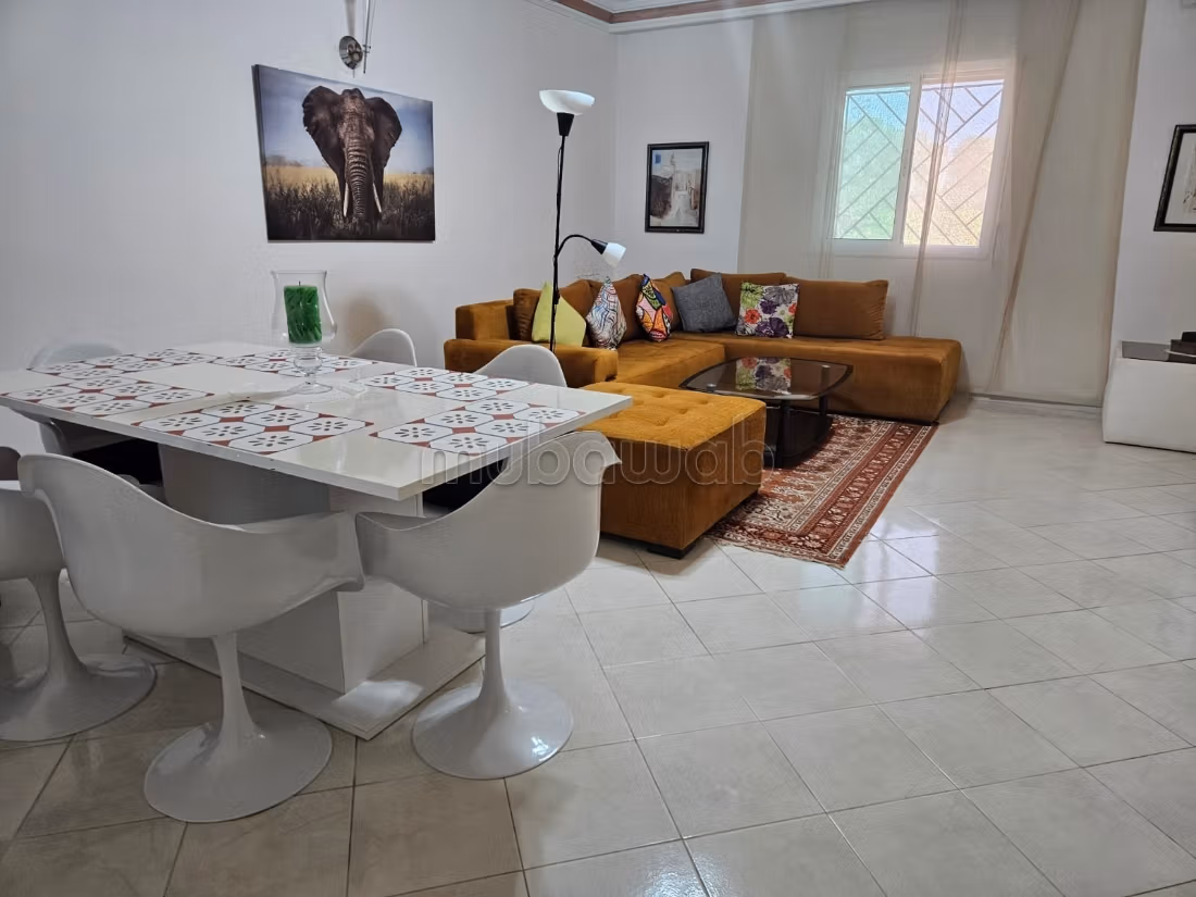 Loue, appartement de 170 m2, quartier residenciel