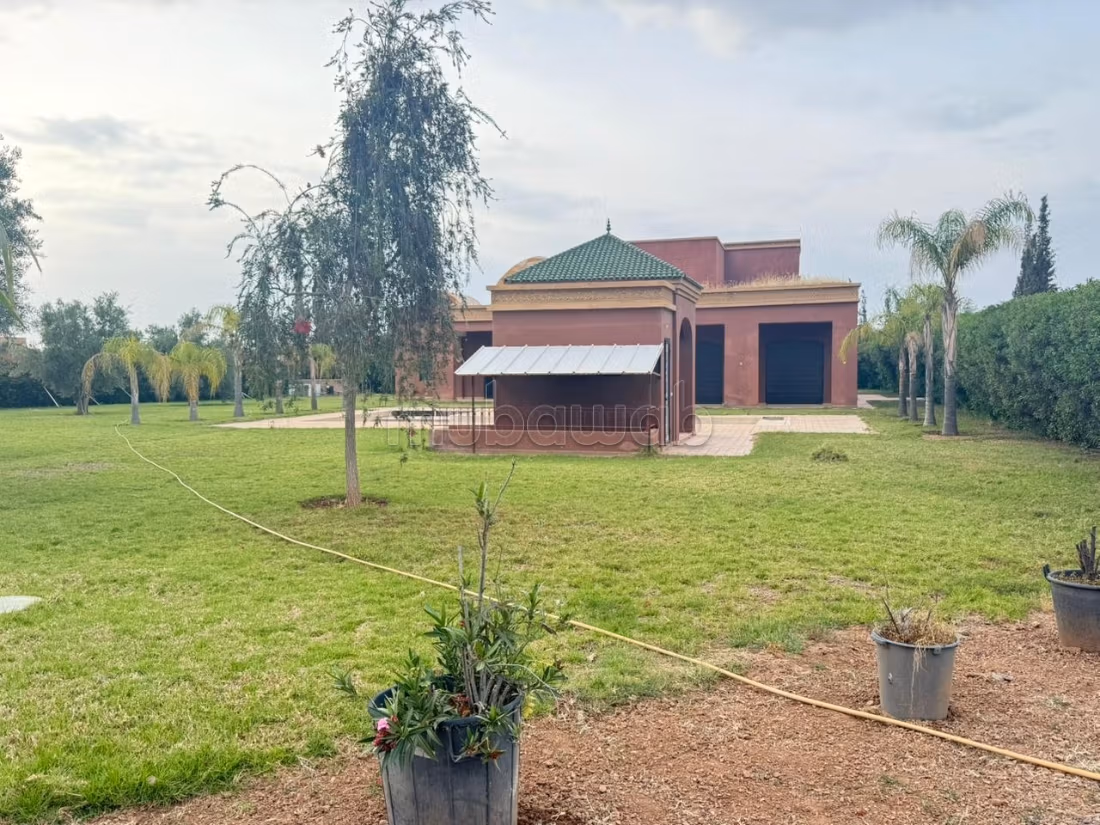 Deux villas à vendre 
VNA route d’amizmiz
