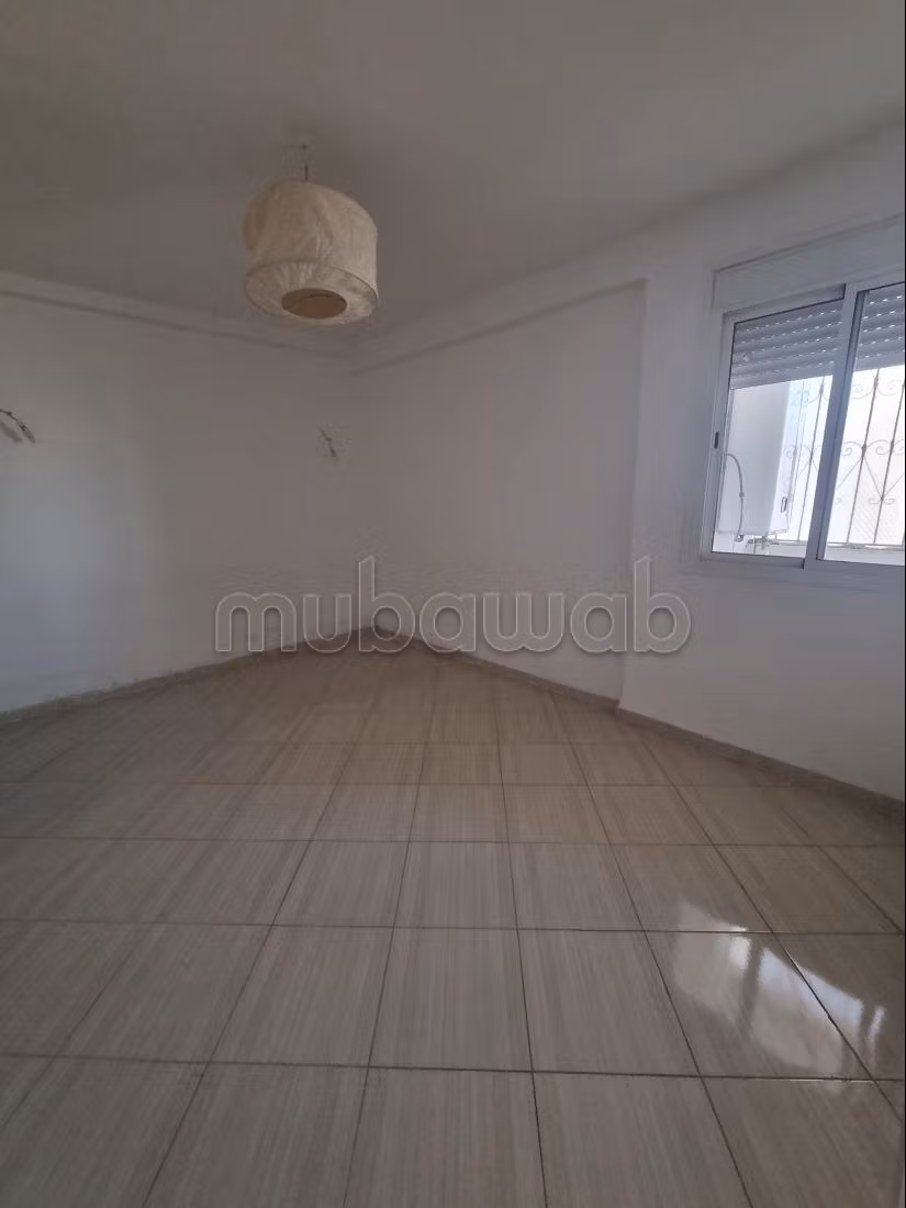 Vente d'un bel appartement à Hay Mohammadi.
Surface totale 47 m².
Conciergerie à disposition, système de climatisation — 4
