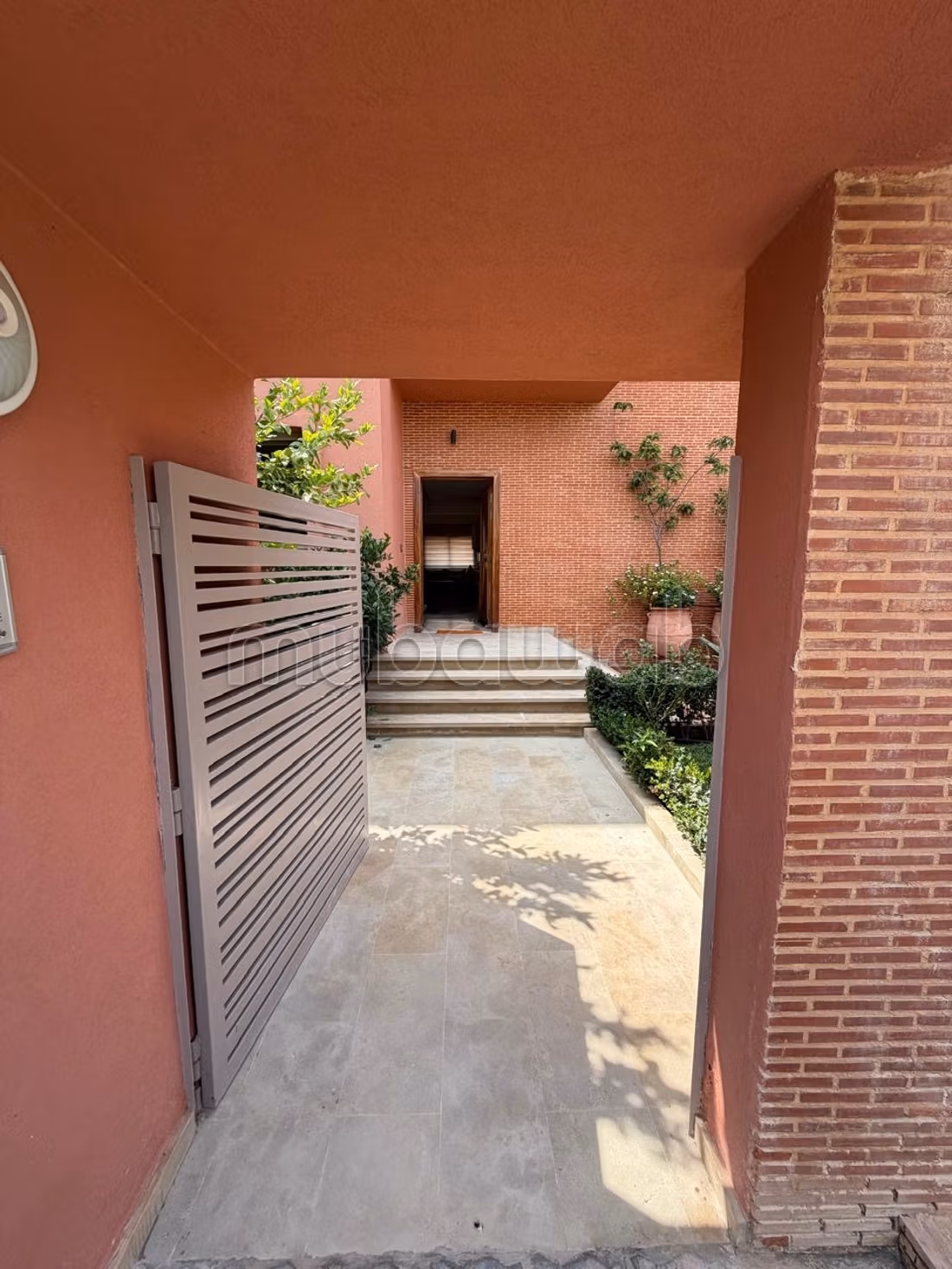 Villa de haut standing à louer à Route de l'Ourika.
Superficie 300 m²