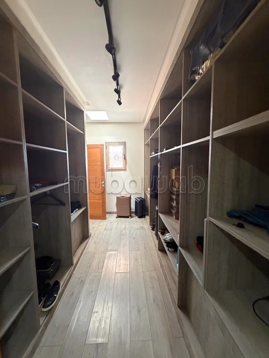 Villa de haut standing à louer à Route de l'Ourika.
Superficie 300 m²
