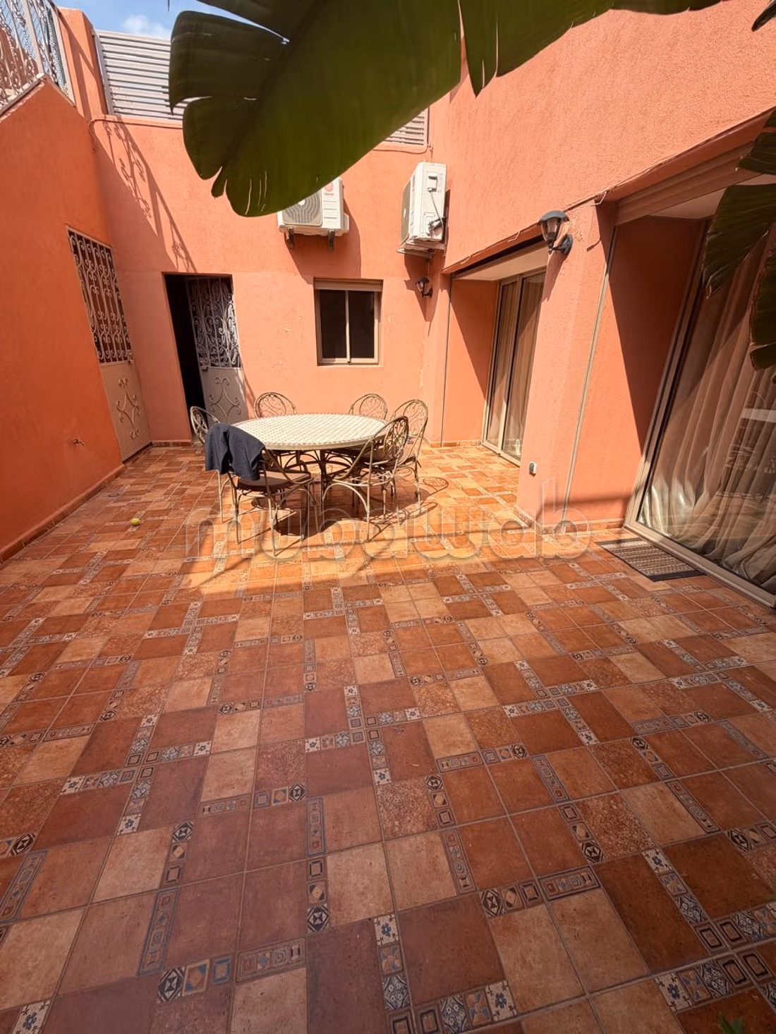 Villa de haut standing à louer à Route de l'Ourika.
Superficie 300 m²