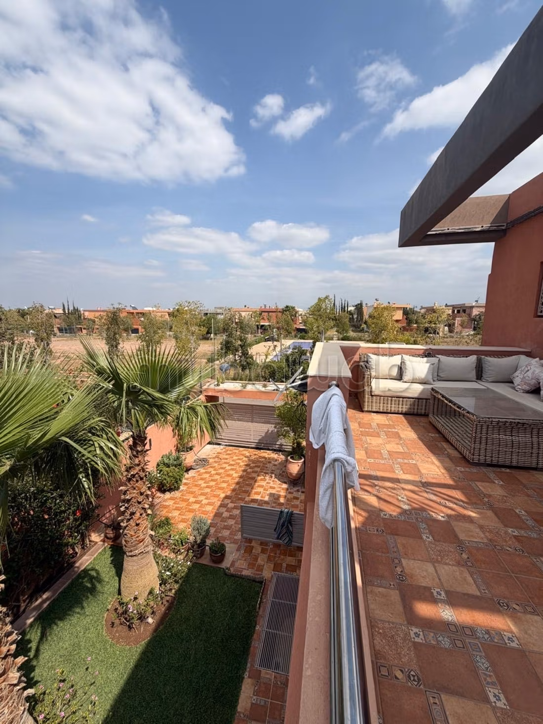 Villa de haut standing à louer à Route de l'Ourika.
Superficie 300 m²