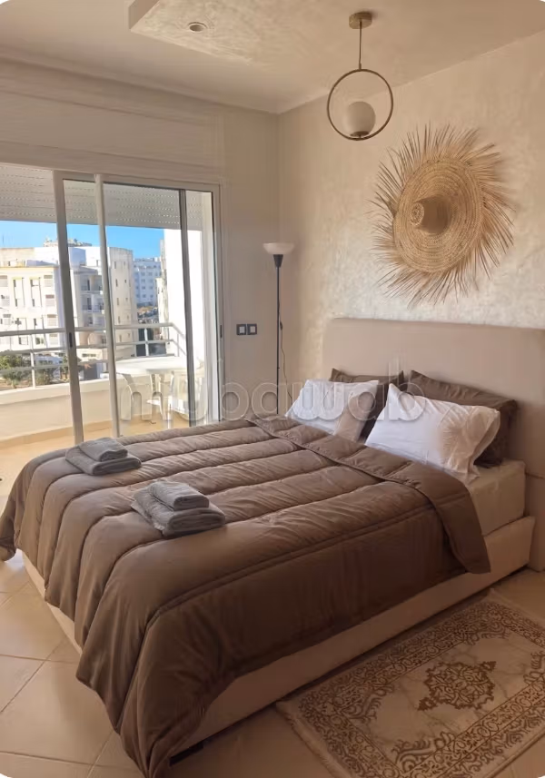 Location d'un appartement à Gueznaia. 2 grandes pièces. Bien meublé
