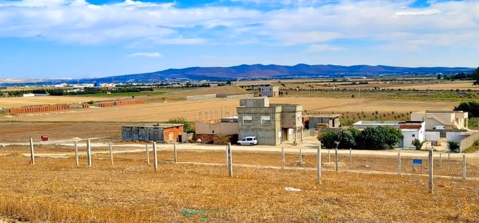 Un terrain a sidi thebet 
ariana