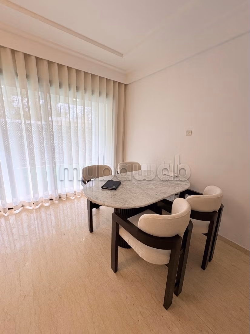 Appartement RDJ 116 m² à louer – CFC — 2