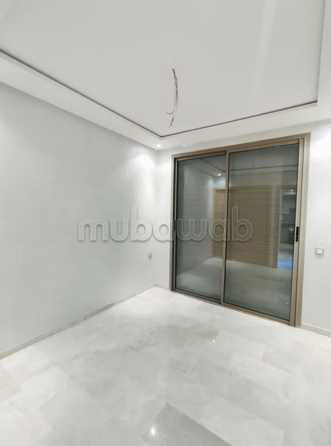 Très bel appartement en location à Guéliz. 
2 grandes pièces. 
Système de parabole et résidence sécurisée — 4