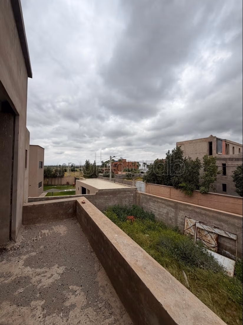 Semi-finished villa for sale – 550 m² – High-end environment