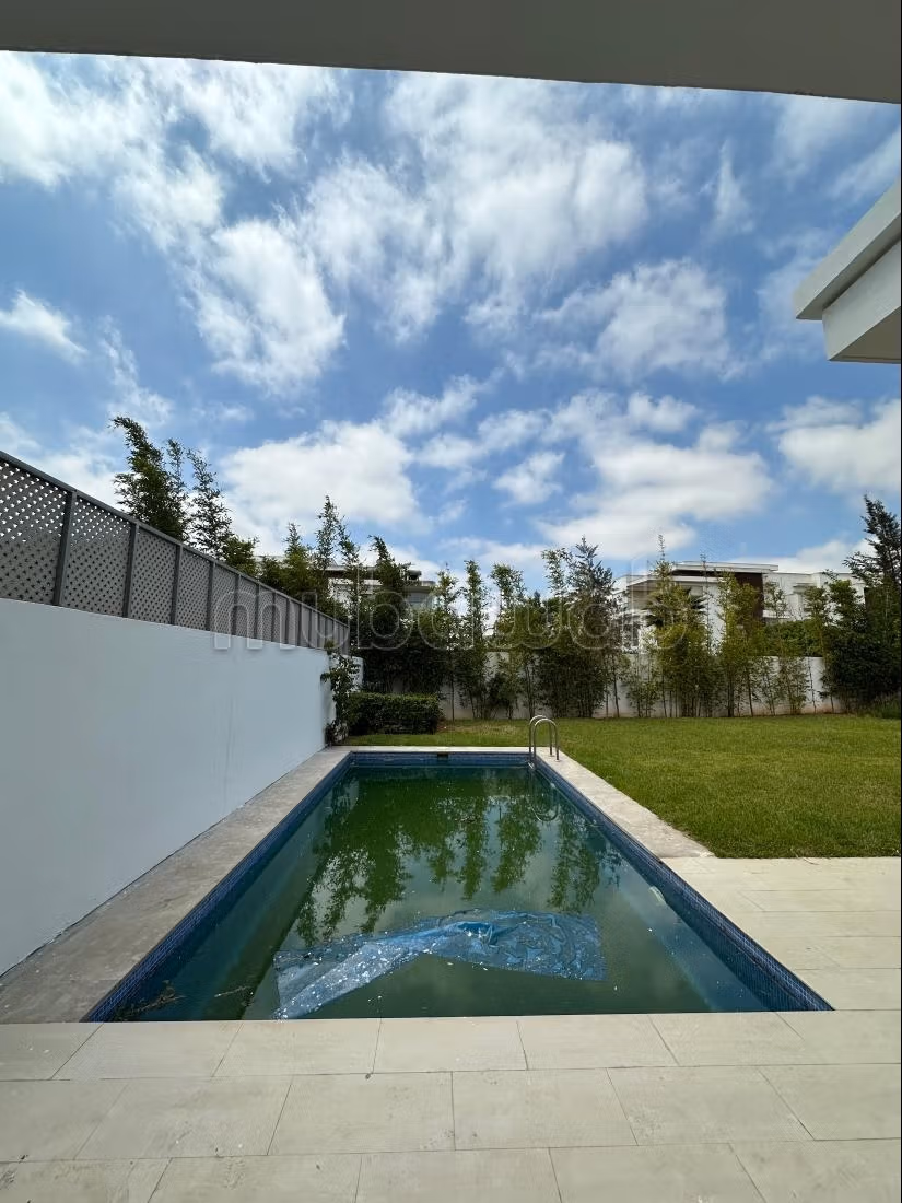Magnifique villa de très haut standing à louer 
Ville Verte Bouskoura