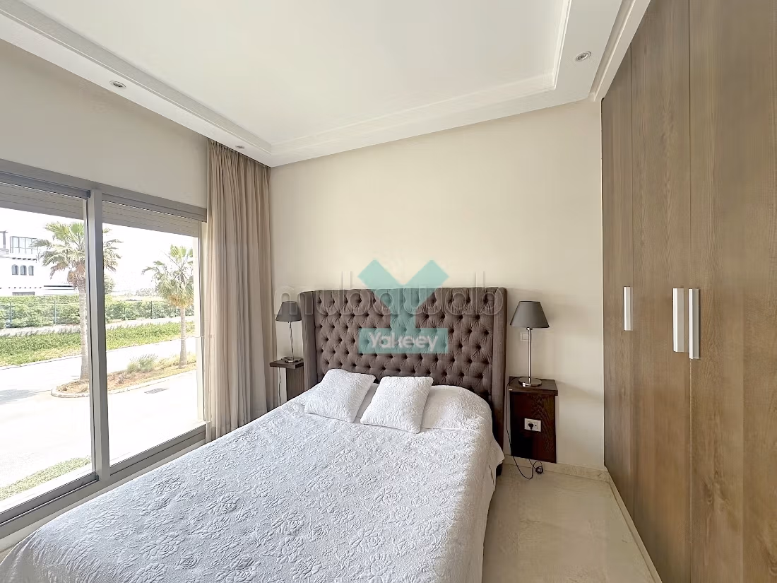 Superbe appartement vide terrasse parc et piscine