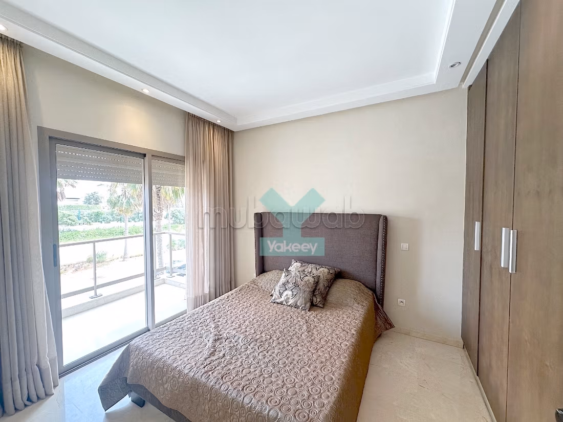 Superbe appartement vide terrasse parc et piscine