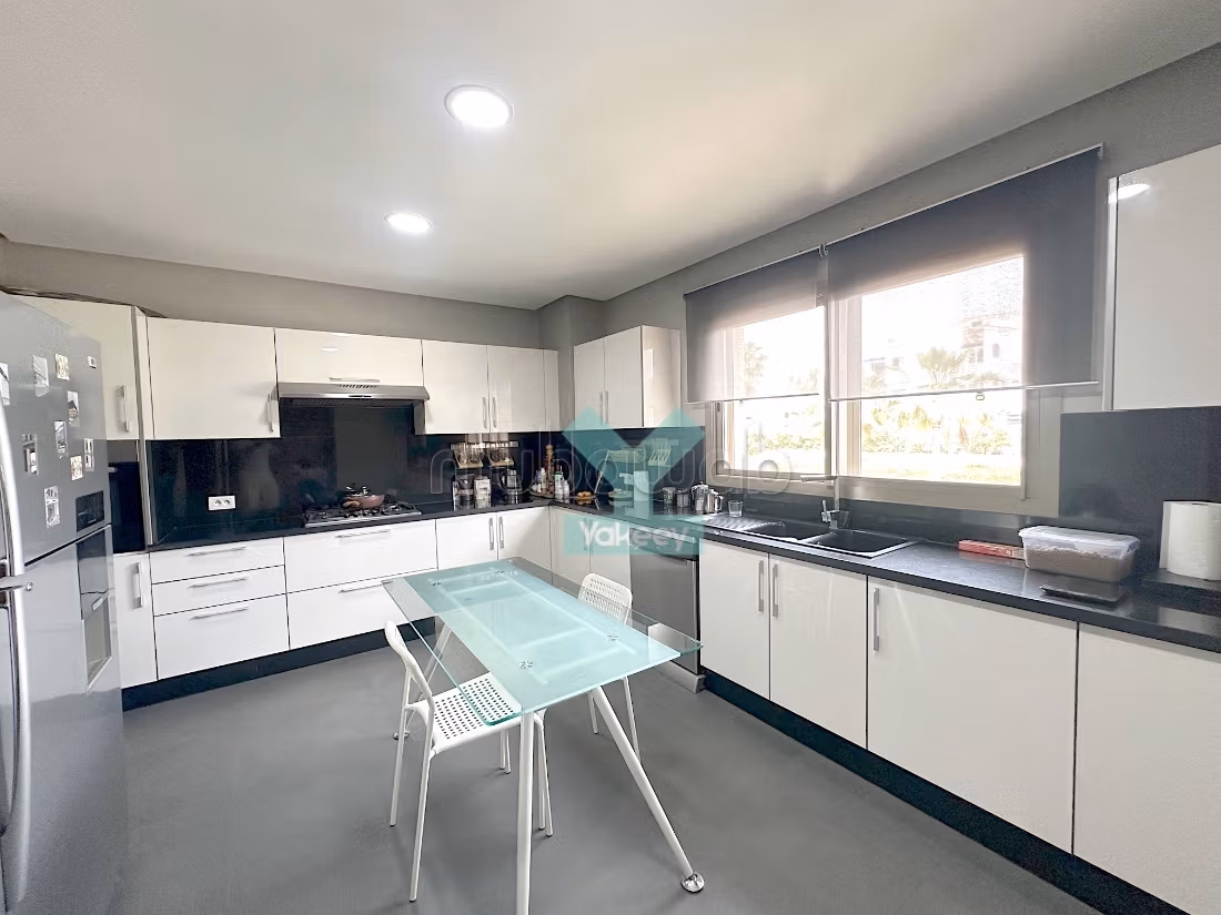 Superbe appartement vide terrasse parc et piscine