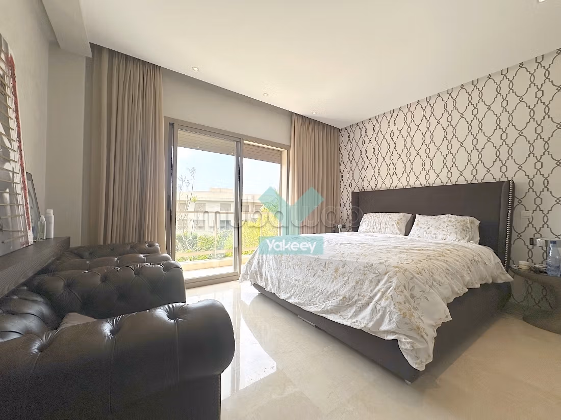 Superbe appartement vide terrasse parc et piscine