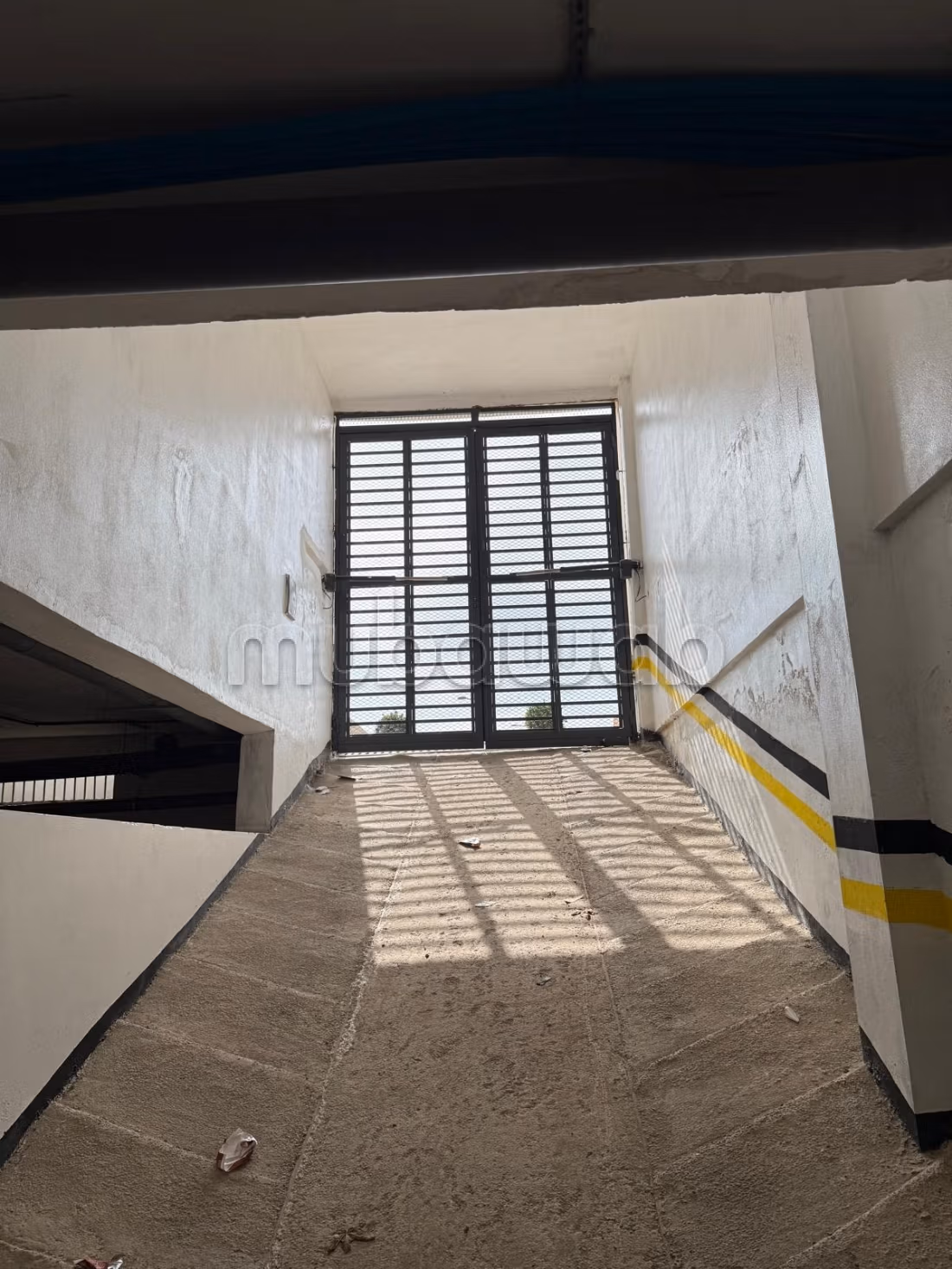 Appartement moderne avec vue ensoleillée et résidence sécurisée à Jnan Znata