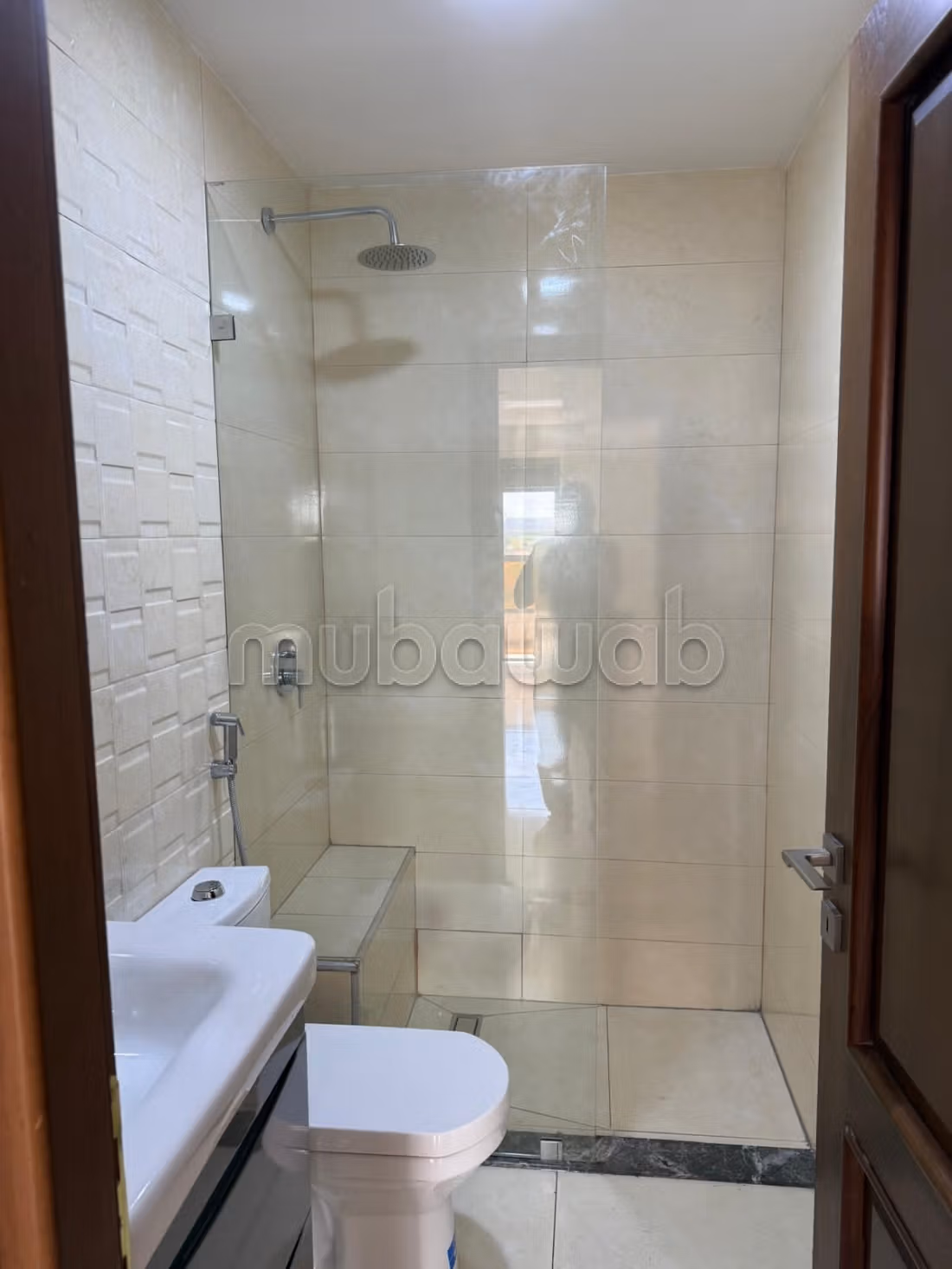 Appartement moderne avec vue ensoleillée et résidence sécurisée à Jnan Znata