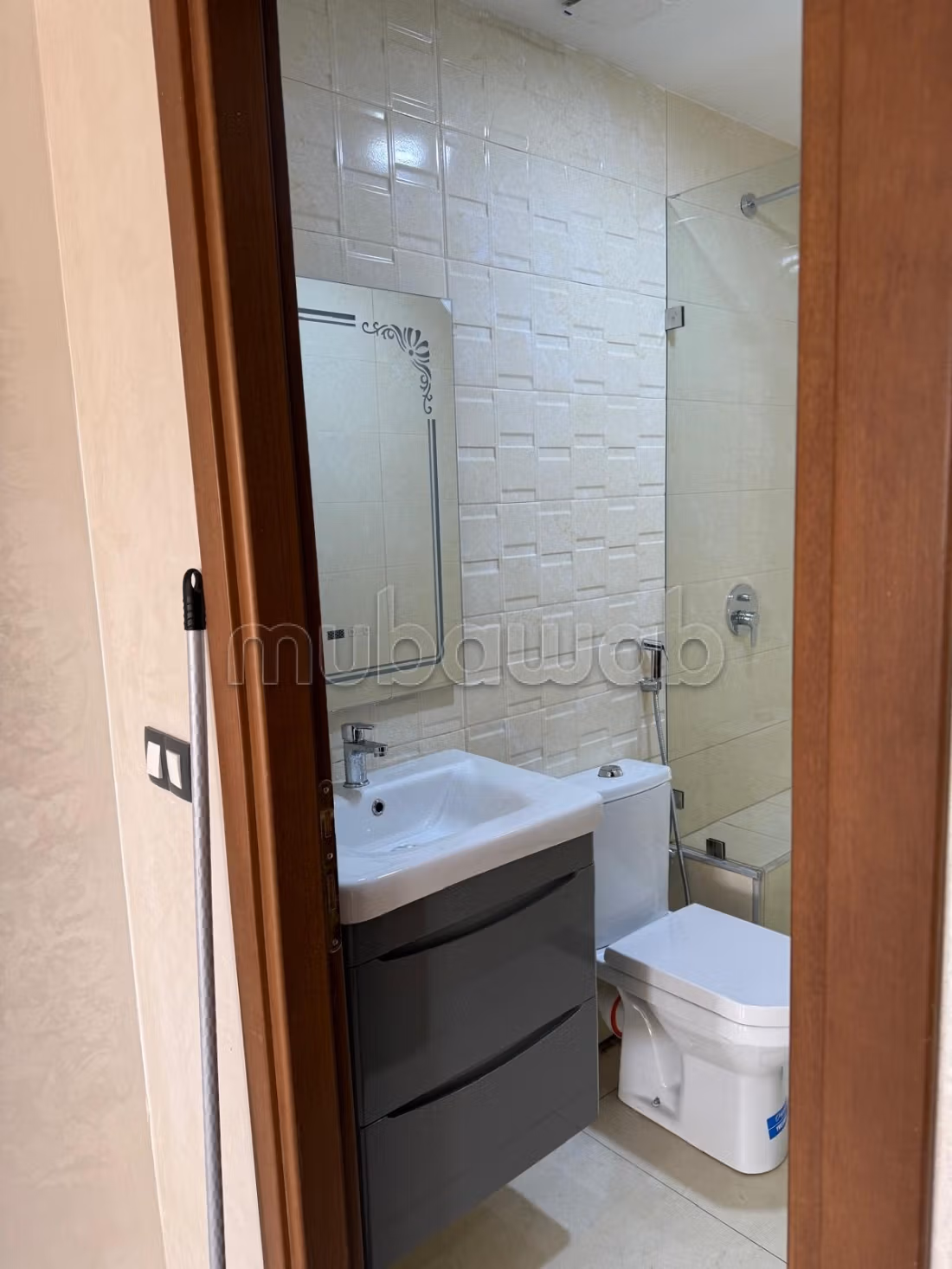 Appartement moderne avec vue ensoleillée et résidence sécurisée à Jnan Znata
