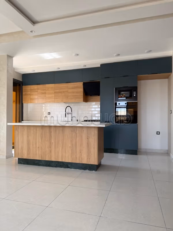 Appartamento moderno con vista soleggiata e residenza sicura a Jnan Znata