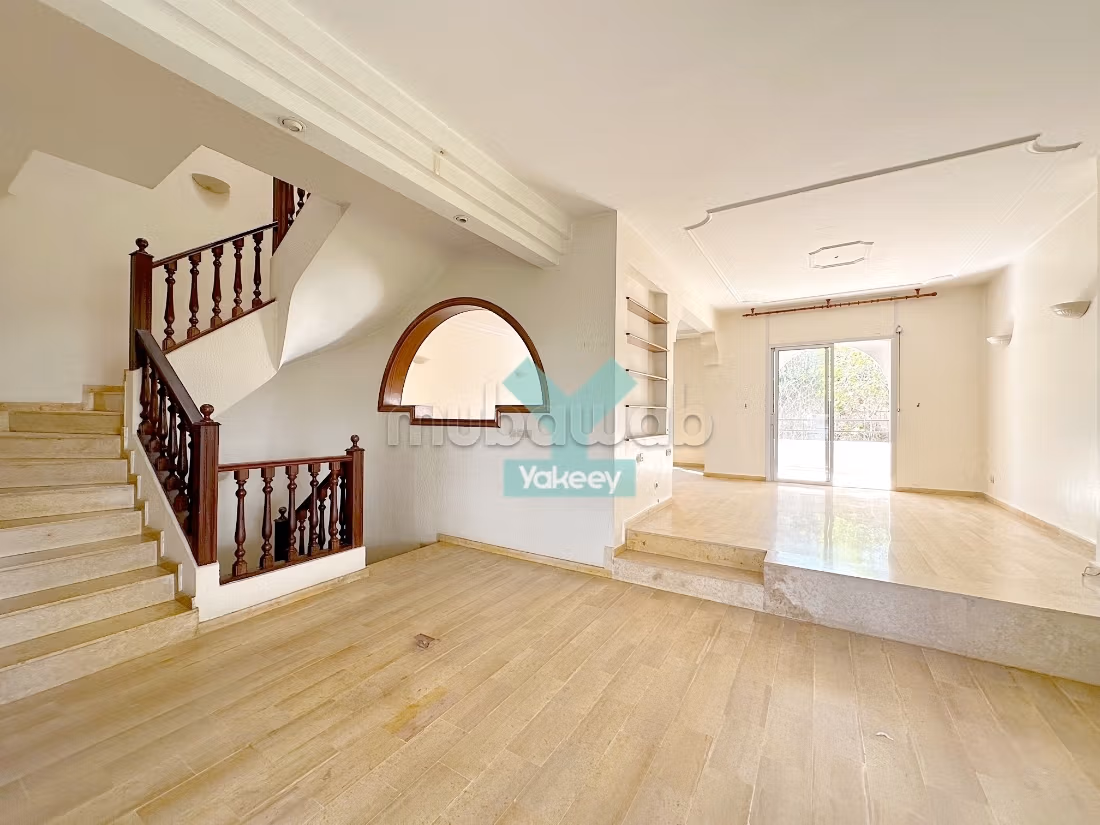 Rare villa jumelée triplex à rénover