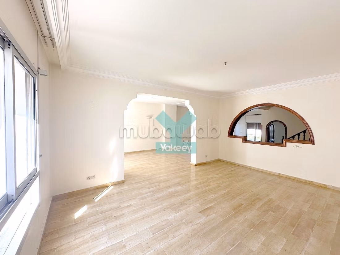 Rare villa jumelée triplex à rénover