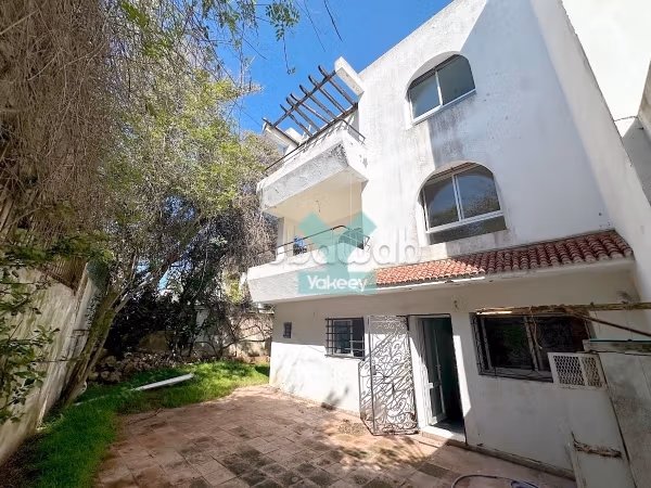 Rara villa jumelada tríplex para reformar