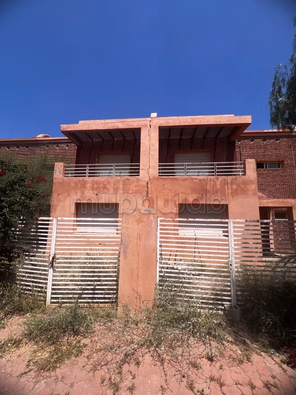 Semi-afgebouwde villa van 172 m² te koop in Tamansourt Kech