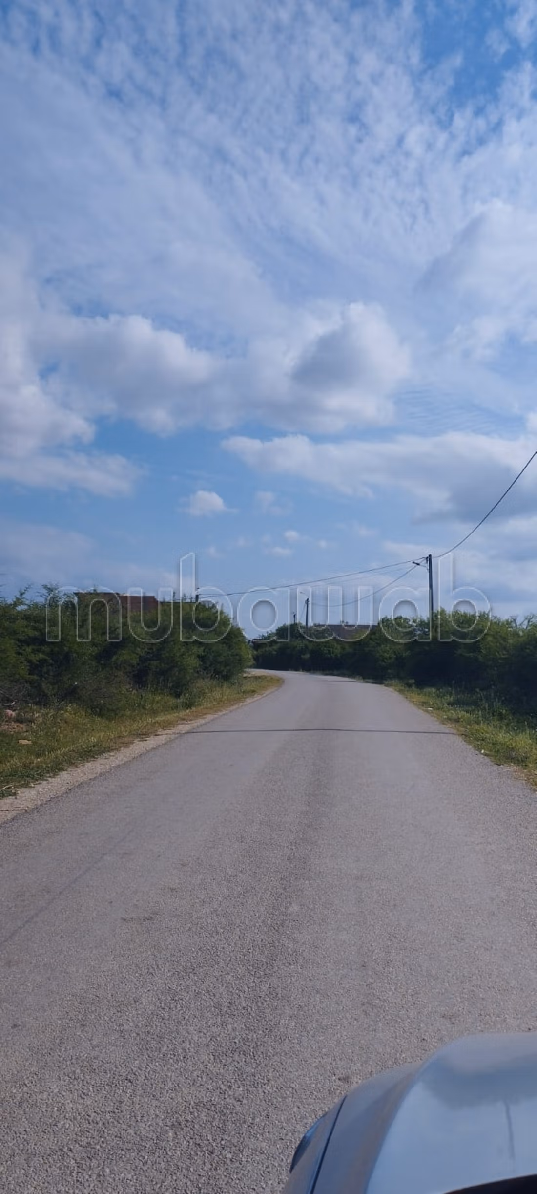 800 m² plot, titled and featuring three facades