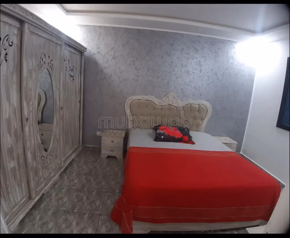 Belle maison à louer pour vos vacances. 
2 chambres. 
Porte blindée et chauffage central