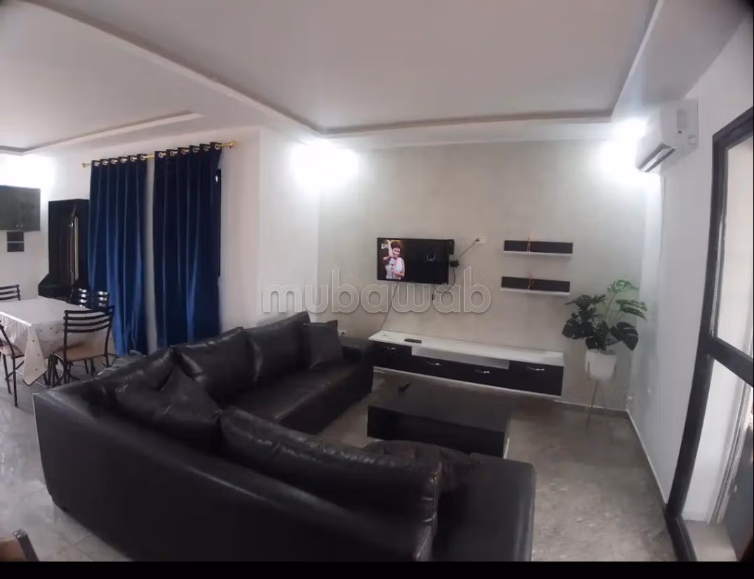 Belle maison à louer pour vos vacances. 
2 chambres. 
Porte blindée et chauffage central