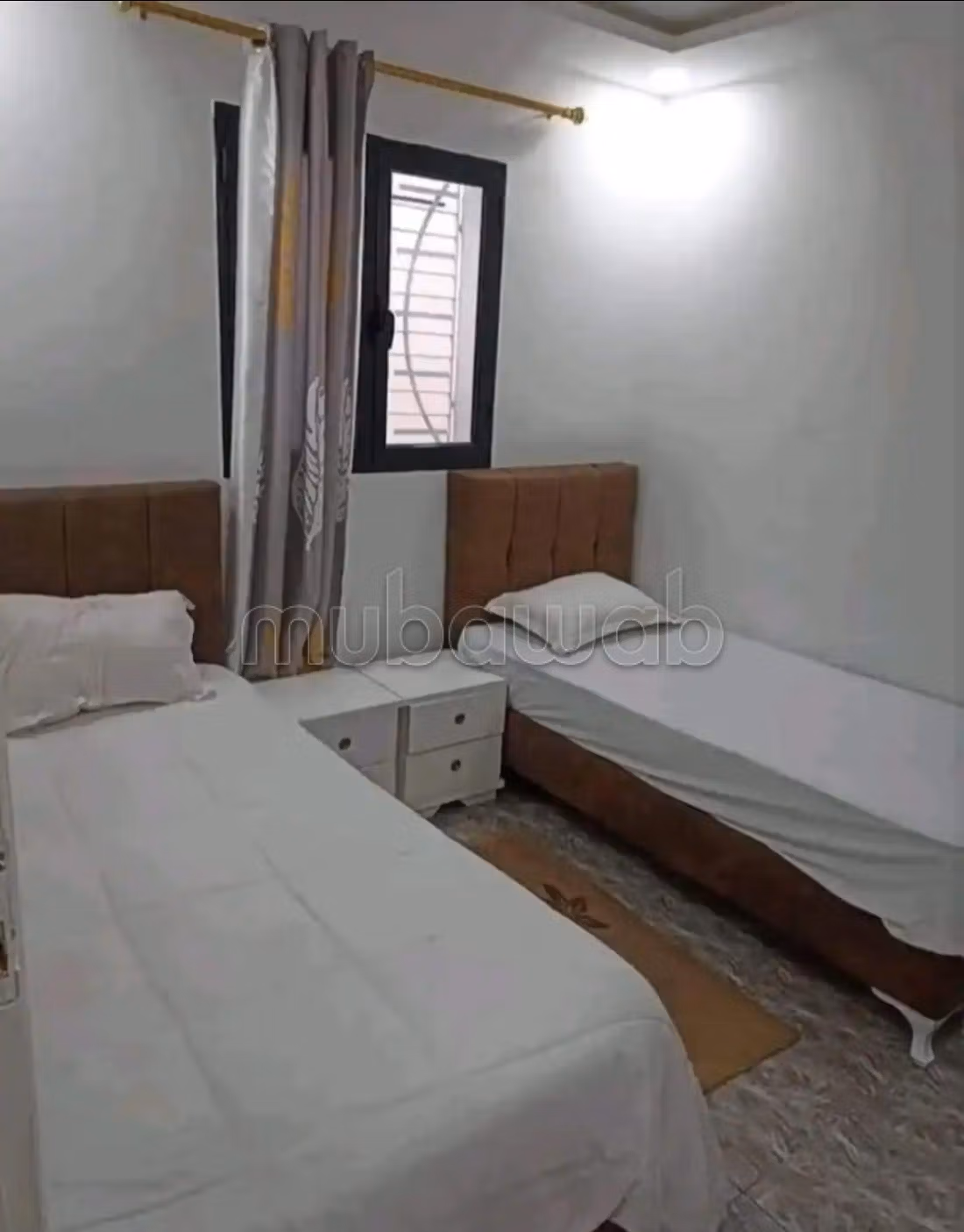 Belle maison à louer pour vos vacances. 
2 chambres. 
Porte blindée et chauffage central